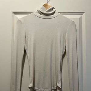Aritzia Sunday Best freshman turtle neck